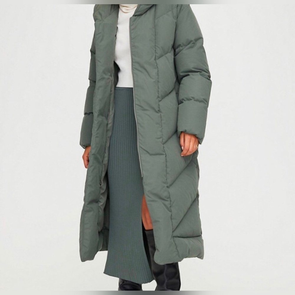 Aritzia Babaton Green Duvet Puffer Coat